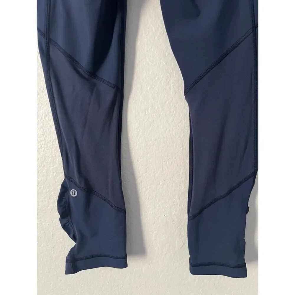 Like New! Lululemon Athletica Navy Leggings in Size 6